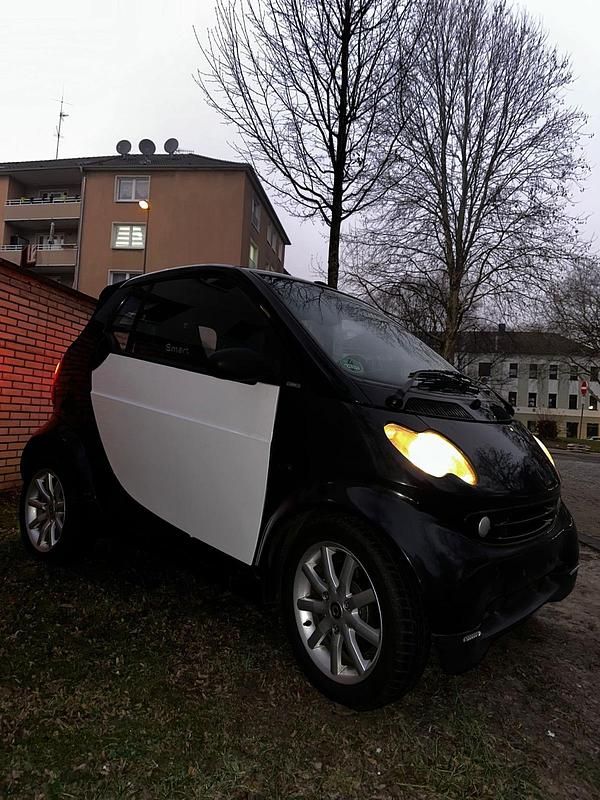 Weiß Gebraucht 2002 Smart ForTwo Cabrio Cabrio | 1.600 € (Guter Preis) - Bild 1/4