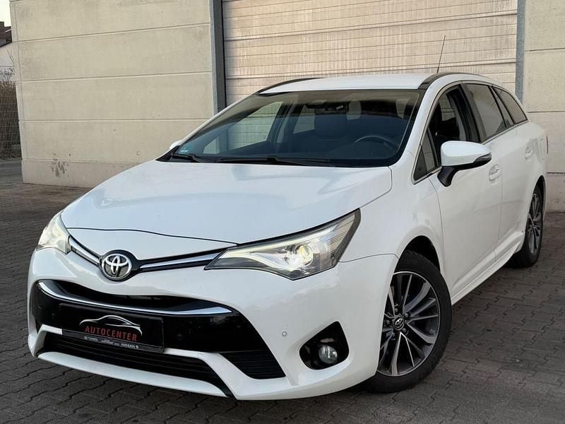 Weiß Gebraucht 2016 Toyota Avensis Business Edition Kombi | 8.990 € (Guter Preis) - Bild 1/4