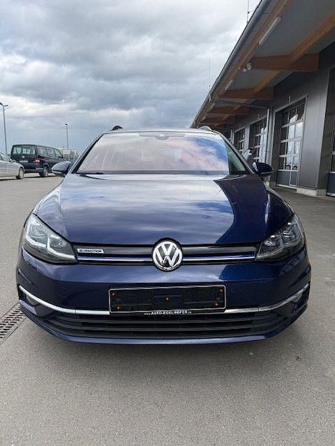 Gebraucht VW Golf VII Comfortline 110 PS (80 kW) 2018 Blau Kombi
