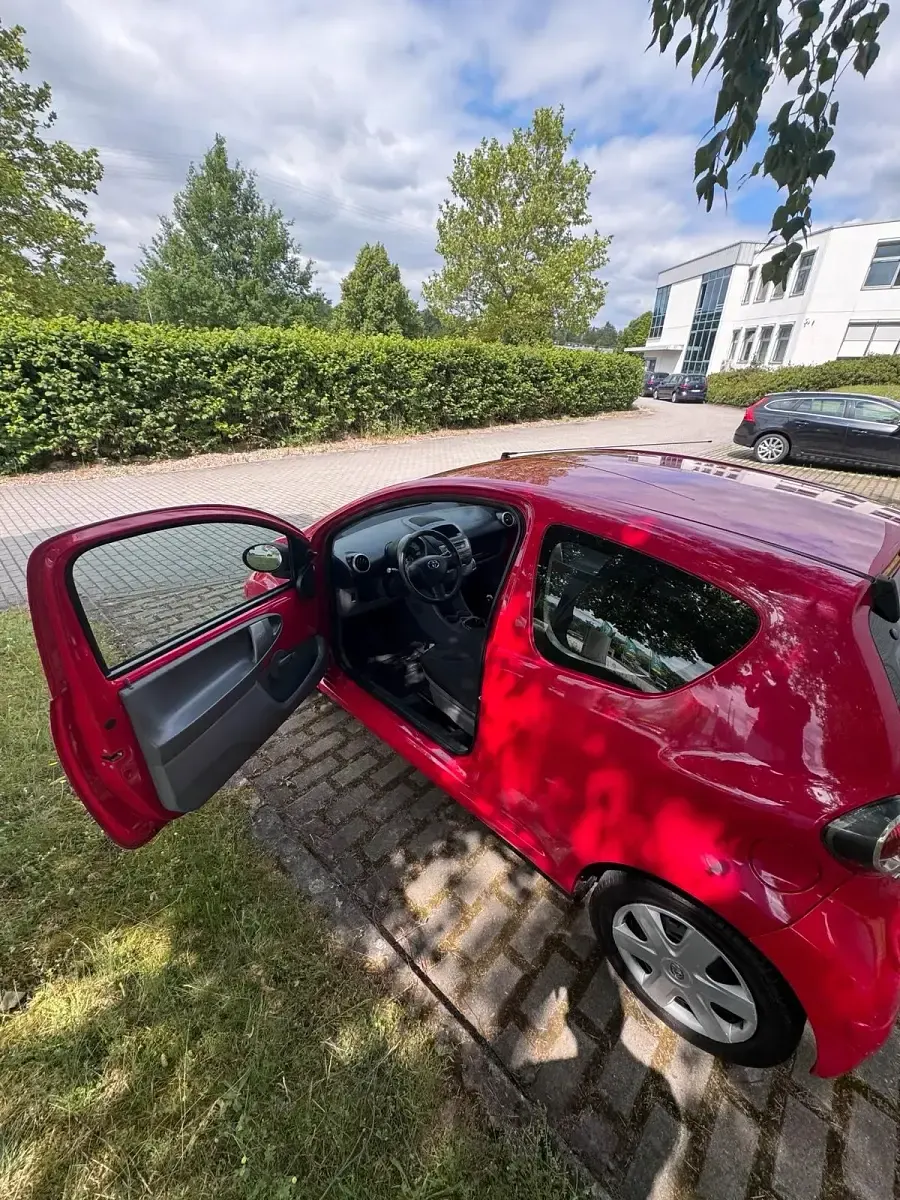 Gebraucht Toyota Aygo 68 PS (50 kW) 2009 Rot Kleinwagen