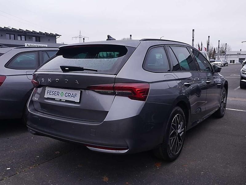 Neu Skoda Octavia 150 PS (110 kW) 2026 Graphitegrau Kombi