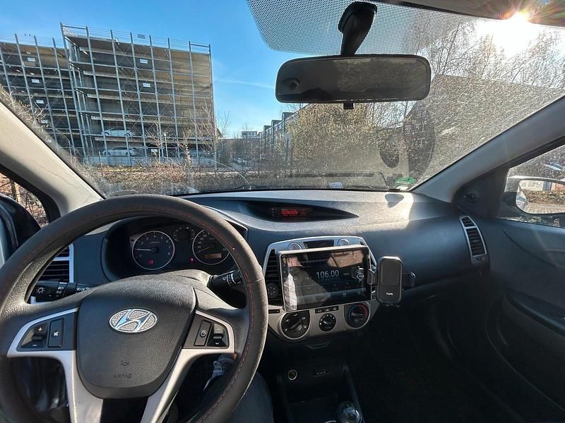 Gebraucht Hyundai i20 Classic 77 PS (56 kW) 2010 Blau Kleinwagen