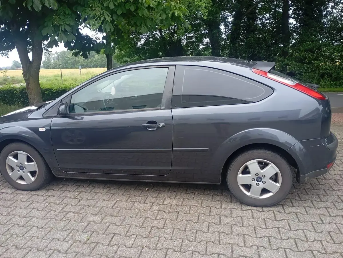 Gebraucht Ford Focus 110 PS (80 kW) 2007 Grau Limousine