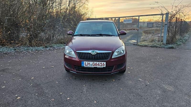 Rot Gebraucht 2011 Skoda Fabia Classic Limousine | 5.100 € (Fairer Preis) - Bild 1/4
