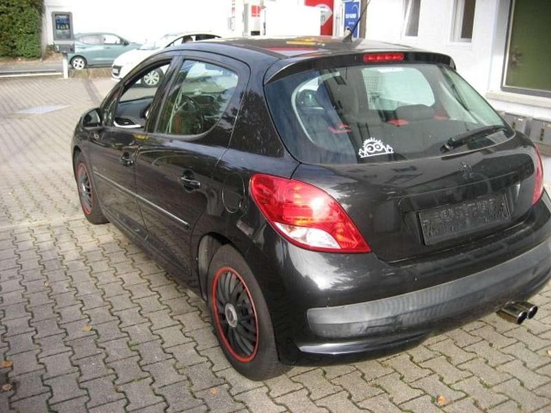 Gebraucht Peugeot 207 Urban Move 95 PS (69 kW) 2011 Schwarz Limousine