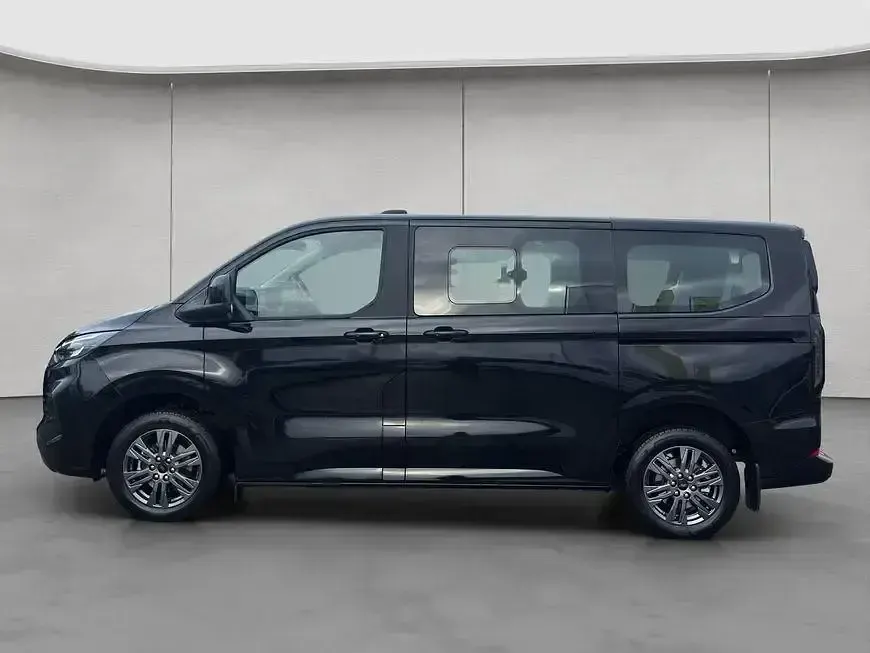 Gebraucht Ford Tourneo Custom Titanium 136 PS (100 kW) 2024 Schwarz Van