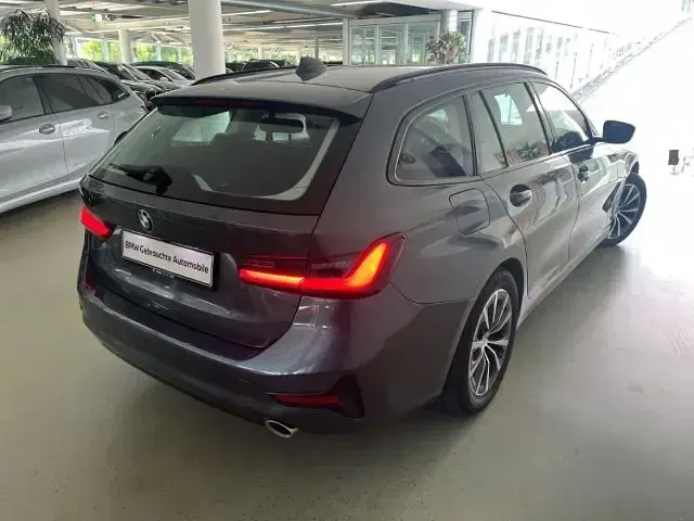 Gebraucht BMW 330 Sport Line 258 PS (189 kW) 2022 Grau Kombi