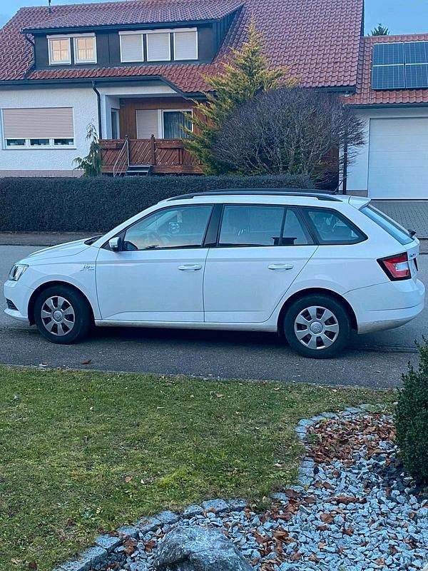 Weiß Gebraucht 2017 Skoda Fabia Kombi | 7.500 € (Guter Preis) - Bild 1/4