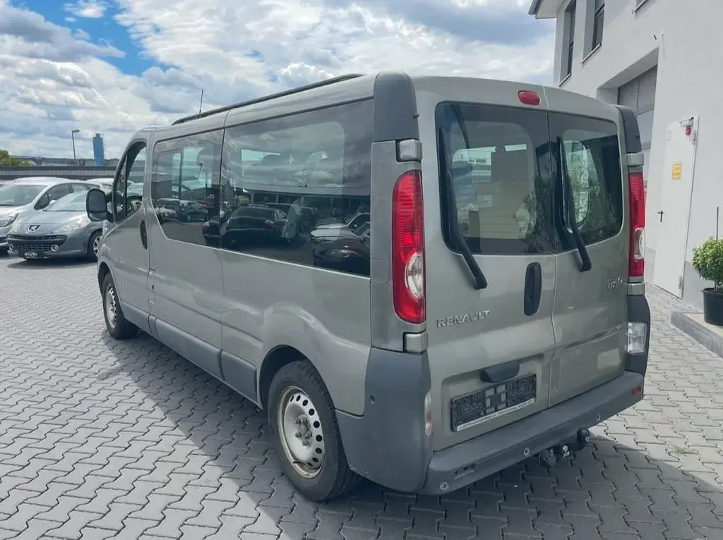 Gebraucht Renault Trafic 114 PS (83 kW) 2010 Gold Van / Kleinbus