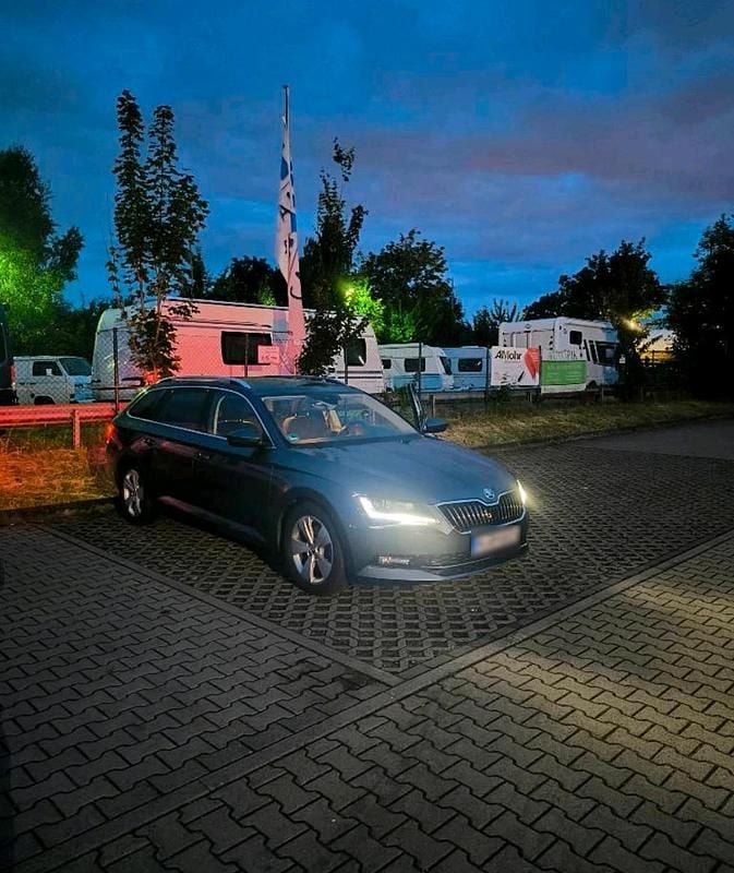 Gebraucht Skoda Superb Style 190 PS (139 kW) 2019 Grau Kombi