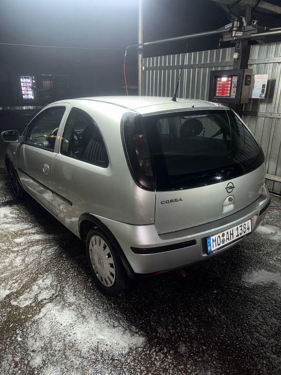 Usata Opel Corsa 60 CV (44 kW) 2004 Argento Utilitaria