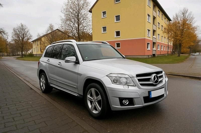Grau Gebraucht 2009 Mercedes GLK220 SUV | 10.500 € (Fairer Preis) - Bild 1/4
