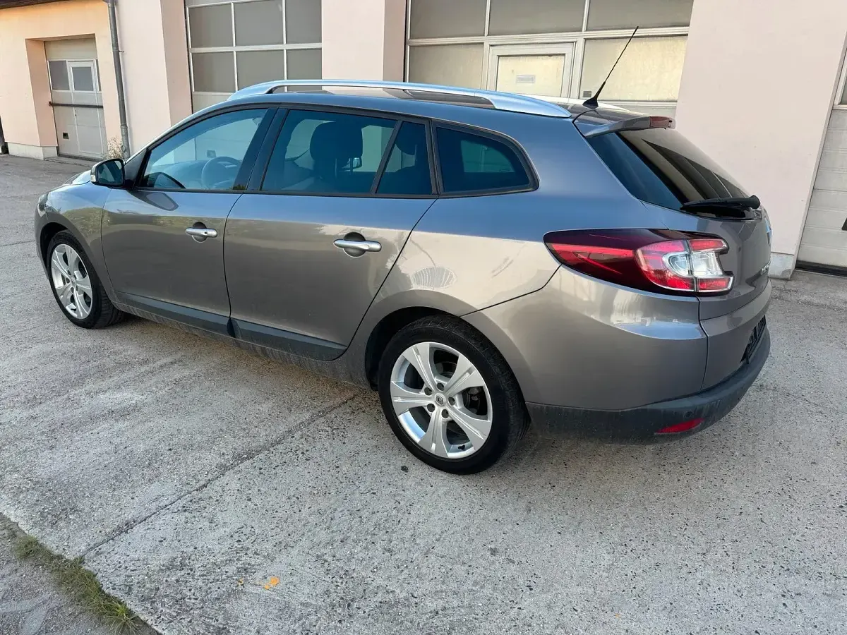 Gebraucht Renault Mégane GrandTour 131 PS (96 kW) 2010 Grau Kombi