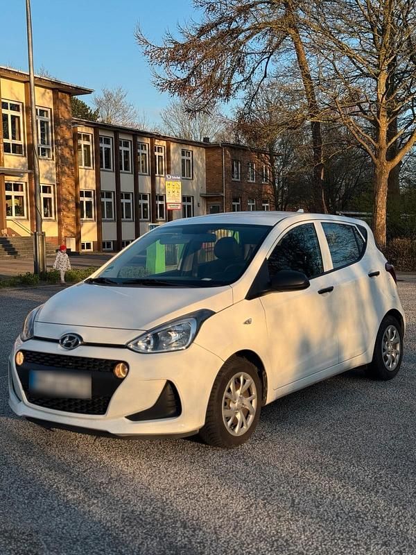 Gebraucht Hyundai i10 83 PS (61 kW) 2017 Weiß Kleinwagen