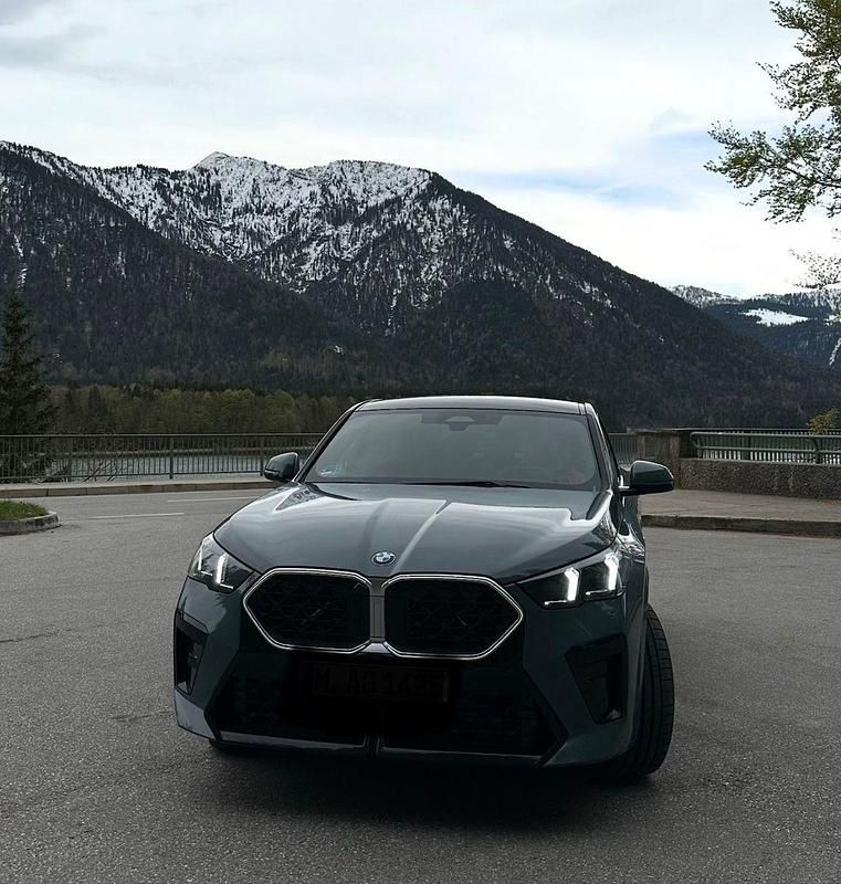 Grün Gebraucht 2024 BMW X2 Comfort Edition SUV | 39.999 € - Bild 1/4