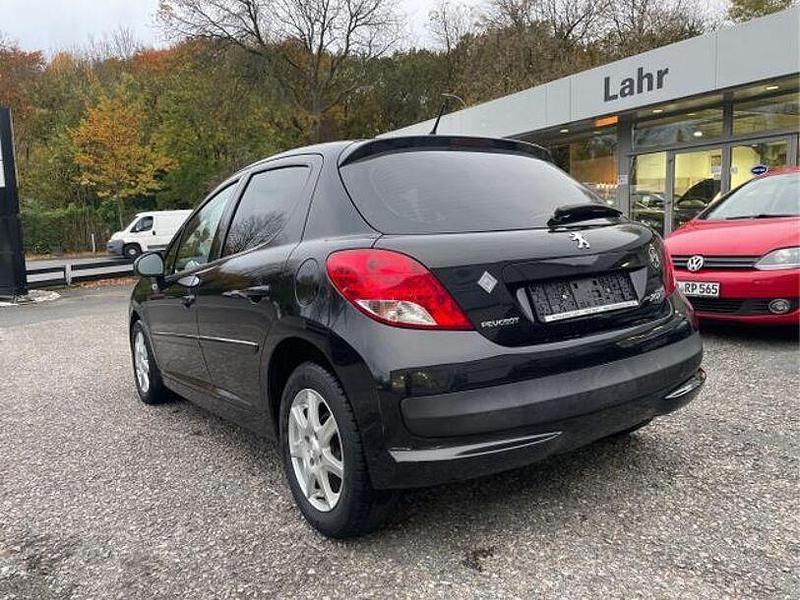 Gebraucht Peugeot 207 Tendance 73 PS (53 kW) 2012 Farbe schwarz obsidien/metalliclackierung mit schutzlack Kleinwagen