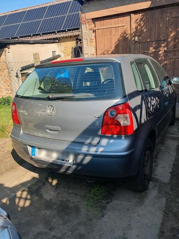 Grau Gebraucht 2004 VW Polo Kleinwagen | 400 € (Superpreis) - Bild 1/4