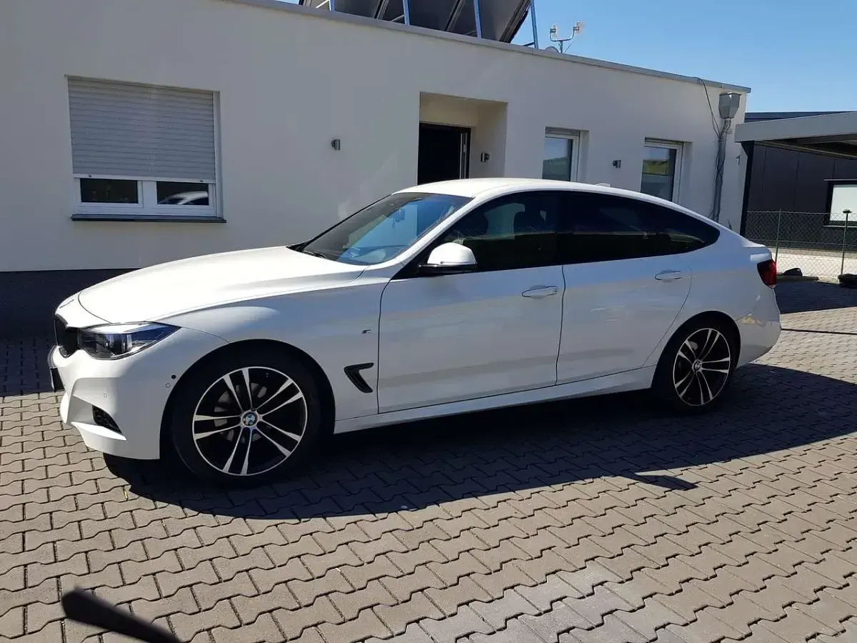Gebraucht BMW 320 184 PS (135 kW) 2019 Weiß Limousine