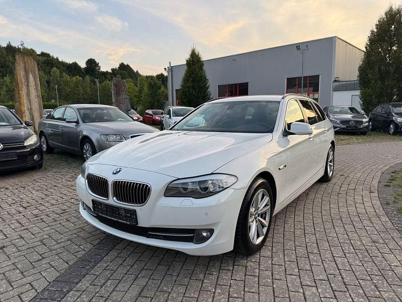 Weiß Gebraucht 2012 BMW 520 Kombi | 8.990 € (Guter Preis) - Bild 1/4