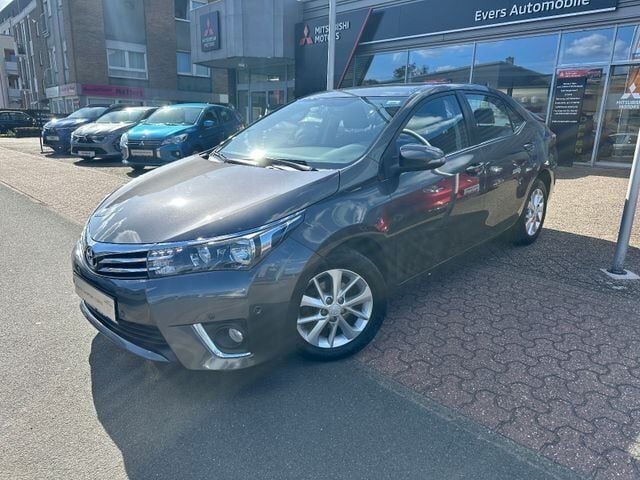 Gebraucht Toyota Corolla Life+ 132 PS (97 kW) 2015 Grey metallic Limousine
