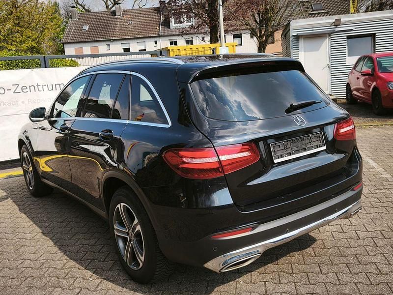 Gebraucht Mercedes GLC250 AMG line 211 PS (155 kW) 2019 Schwarz SUV