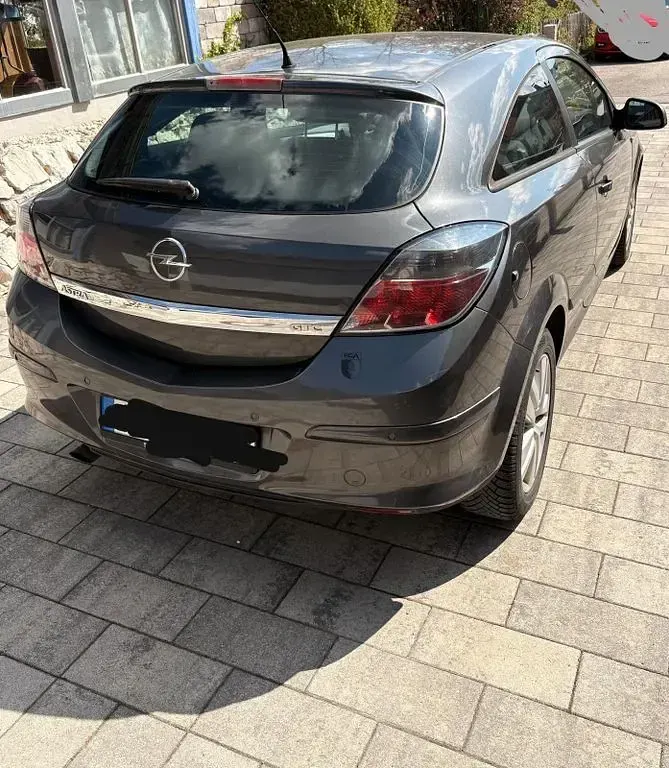 Gebraucht Opel Astra GTC Sport 116 PS (85 kW) 2010 Grau Limousine