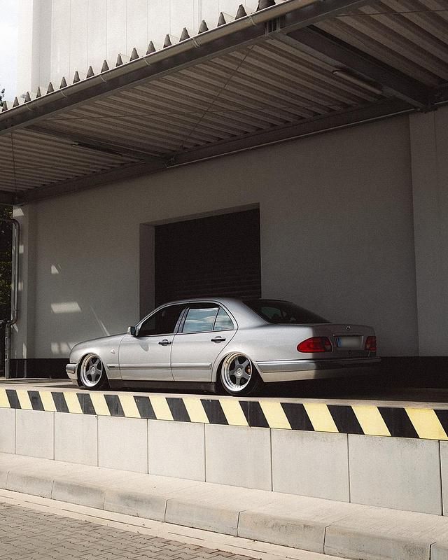 Gebraucht Mercedes E280 193 PS (141 kW) 1996 Silber Limousine