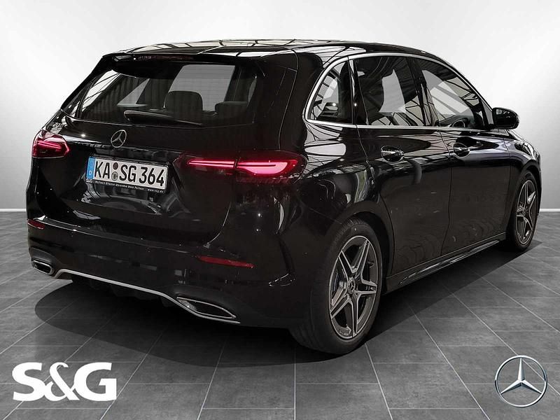 Gebraucht Mercedes B200 AMG 163 PS (119 kW) 2025 Metalliclack kosmosschwarz Van / Kleinbus