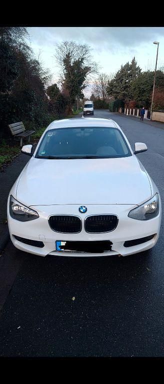 Gebraucht BMW 114 102 PS (75 kW) 2013 Weiß Kleinwagen