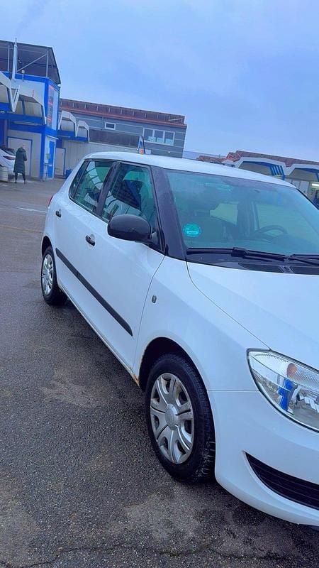 Gebraucht Skoda Fabia 65 PS (47 kW) 2011 Weiß Limousine