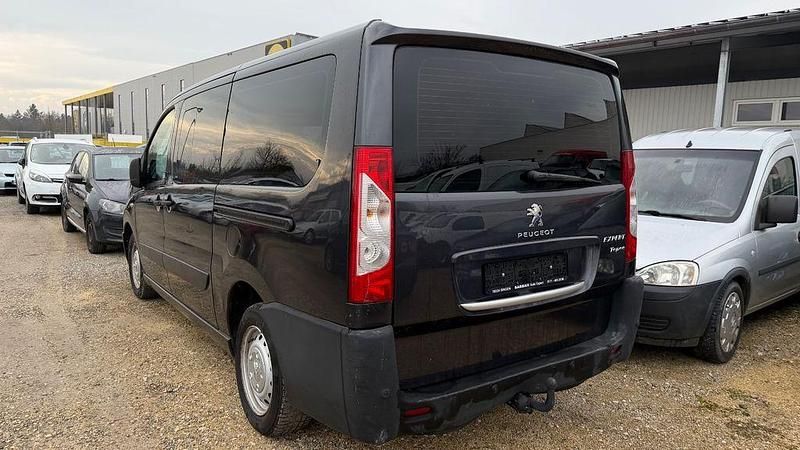 Gebraucht Peugeot TePee Access 128 PS (94 kW) 2013 Schwarz Van / Kleinbus
