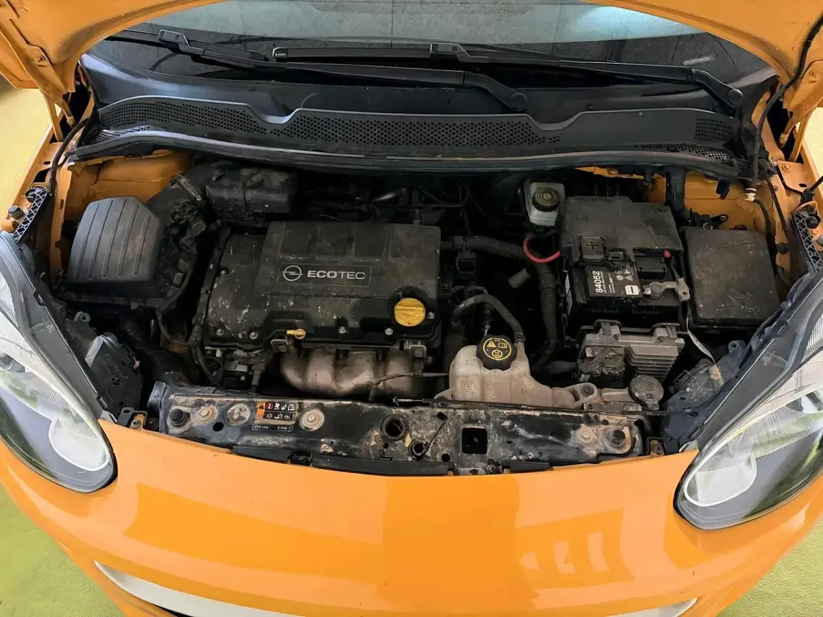 Second-hand Opel Adam 90 CP (66 kW) 2016 Portocaliu Hatchback