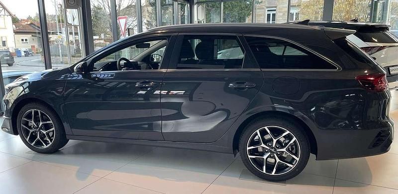 Neu Kia Ceed Sportswagon 140 PS (102 kW) 2026 (h8g) dark penta metal m Kombi