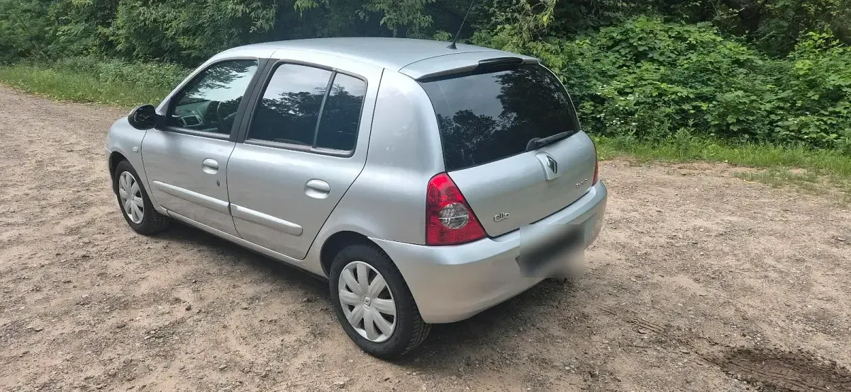 Gebraucht Renault Clio II 75 PS (55 kW) 2009 Silber Kleinwagen
