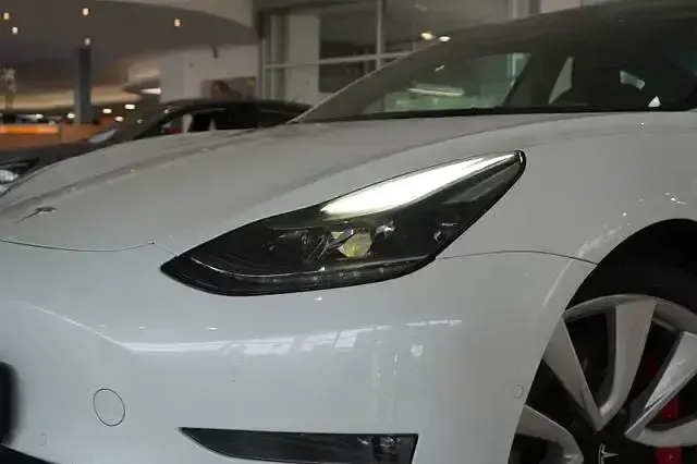 Gebraucht Tesla Model 3 Performance 461 kW (627 PS) 2022 Weiß metallic Limousine