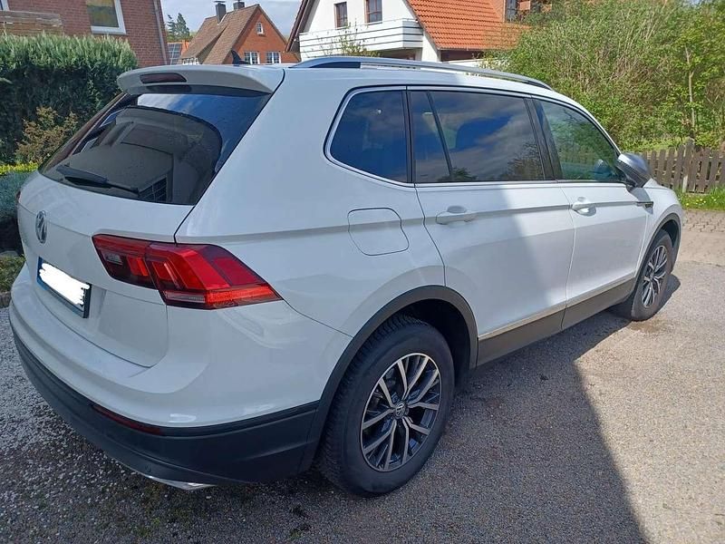 Gebraucht VW Tiguan Allspace Trendline 150 PS (110 kW) 2019 Weiß SUV