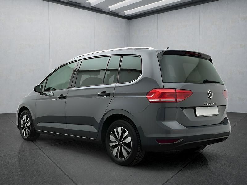 Gebraucht VW Touran 122 PS (89 kW) 2024 Grau Van / Kleinbus