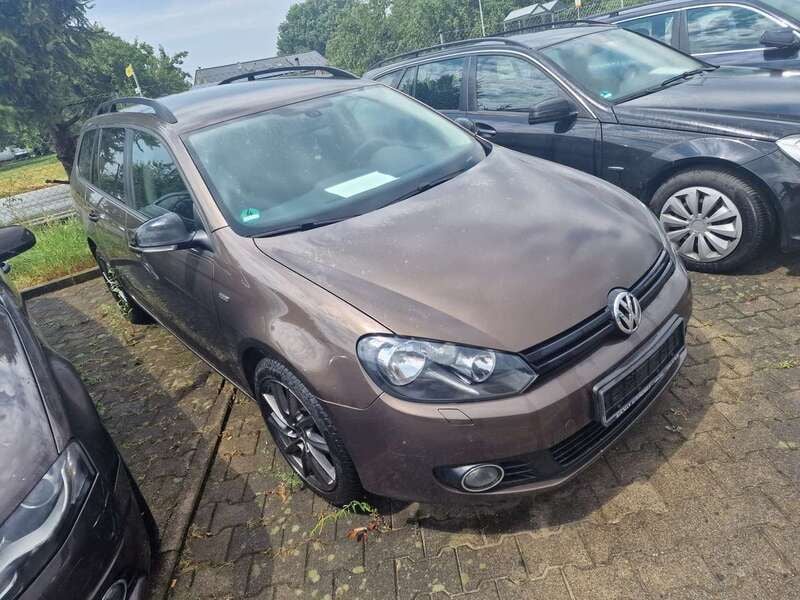 Toffeebraun metallic Gebraucht 2012 VW Golf VII Match Kombi | 4.300 € - Bild 1/4