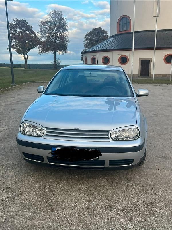 Gebraucht VW Golf IV 105 PS (77 kW) 2002 Silber Kleinwagen