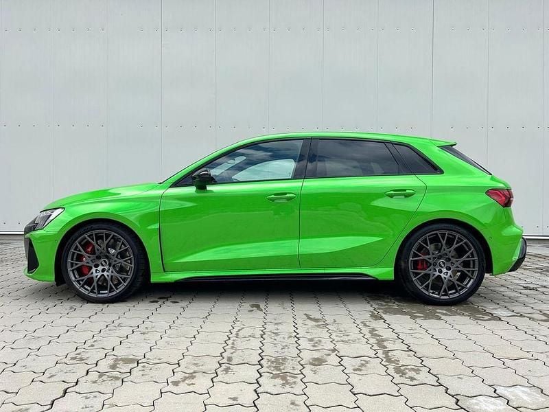 Neu Audi RS3 Sport 400 PS (294 kW) 2025 Grün Limousine