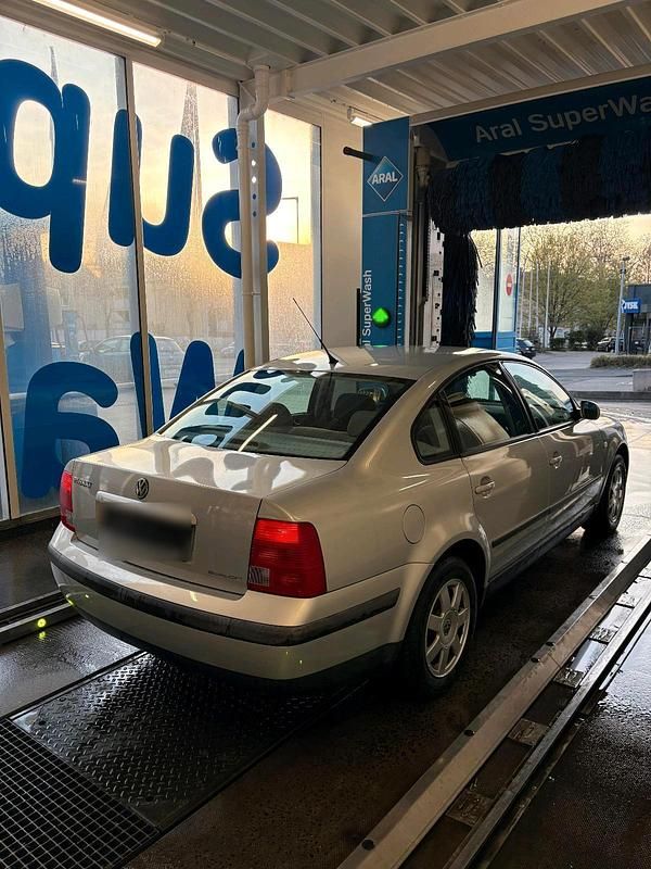 Gebraucht VW Passat 102 PS (75 kW) 2000 Silber Limousine