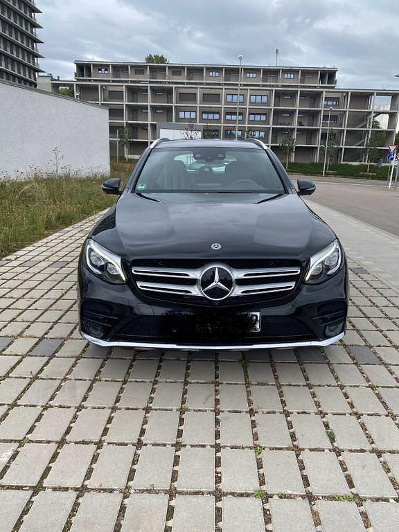 Schwarz Gebraucht 2019 Mercedes GLC250 AMG line SUV | 29.900 € (Fairer Preis) - Bild 1/4
