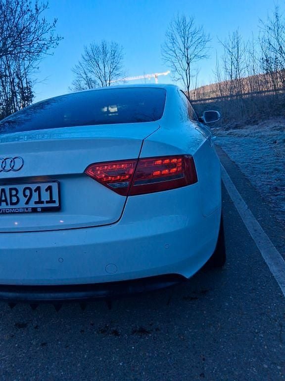 Weiß Gebraucht 2009 Audi A5 Coupé | 5.999 € (Guter Preis) - Bild 1/4