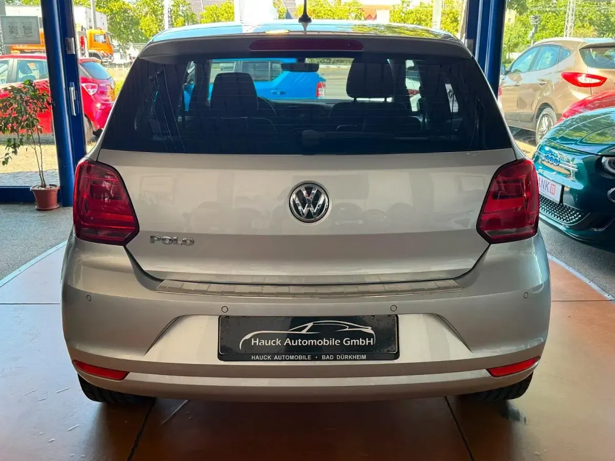 Gebraucht VW Polo Comfortline 60 PS (44 kW) 2016 Silber Limousine