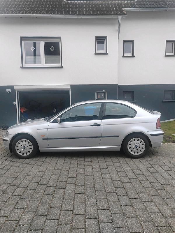 Gebraucht BMW 316 115 PS (84 kW) 2004 Silber Coupé