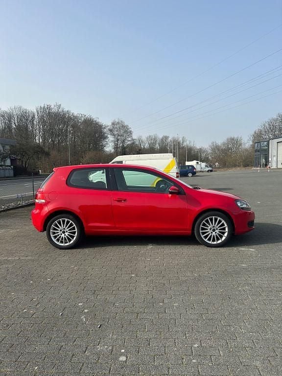 Gebraucht VW Golf VI 80 PS (58 kW) 2009 Rot Kleinwagen