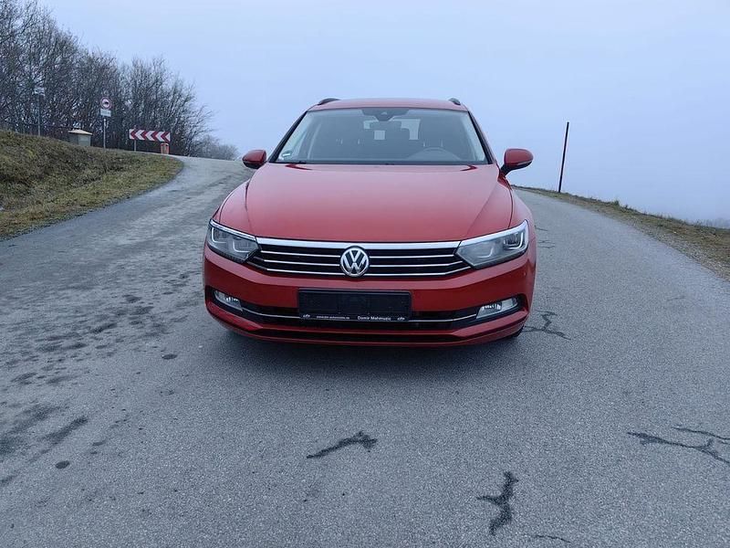 Rot Gebraucht 2019 VW Passat Comfortline Kombi | 13.250 € (Fairer Preis) - Bild 1/4