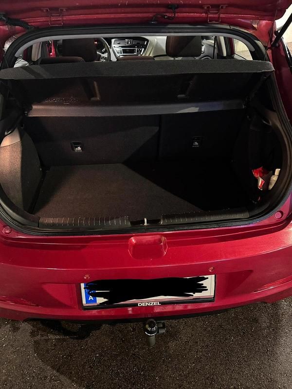 Gebraucht Hyundai i20 75 PS (55 kW) 2015 Rot Kleinwagen