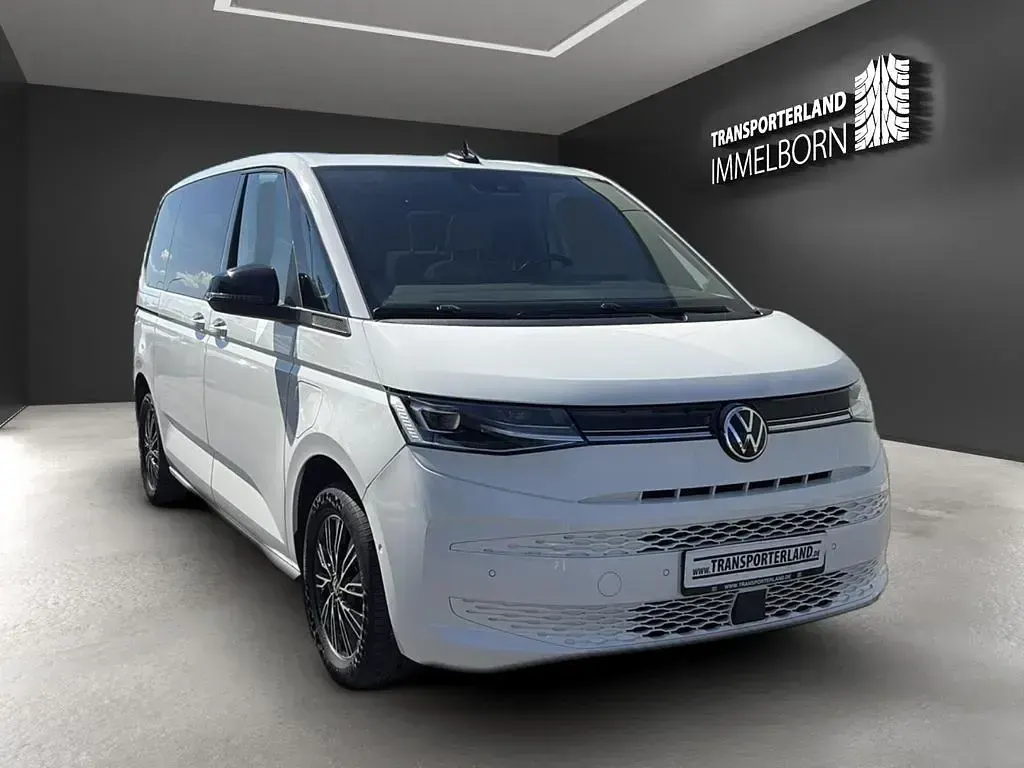 Gebraucht VW Multivan Life 150 PS (110 kW) 2023 Weiß Van / Kleinbus