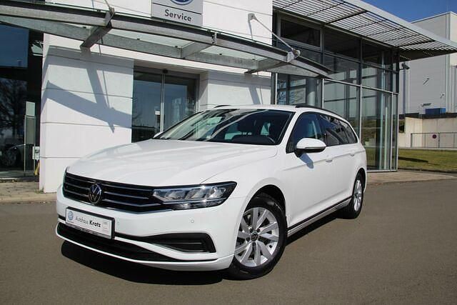 Gebraucht VW Passat Basis 150 PS (110 kW) 2021 Weiß Kombi